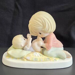 Precious Moments figurine "The Greatest Joy is Motherhood"